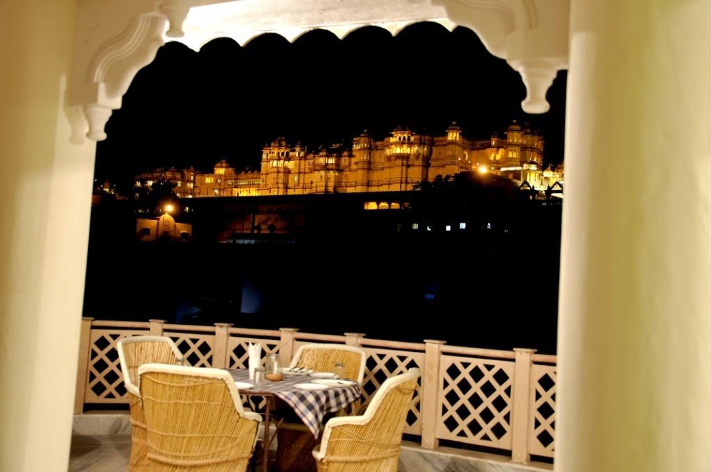Kiran Palace Hotel Udaipur Værelse billede